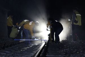 铁路夜间轨道抢修